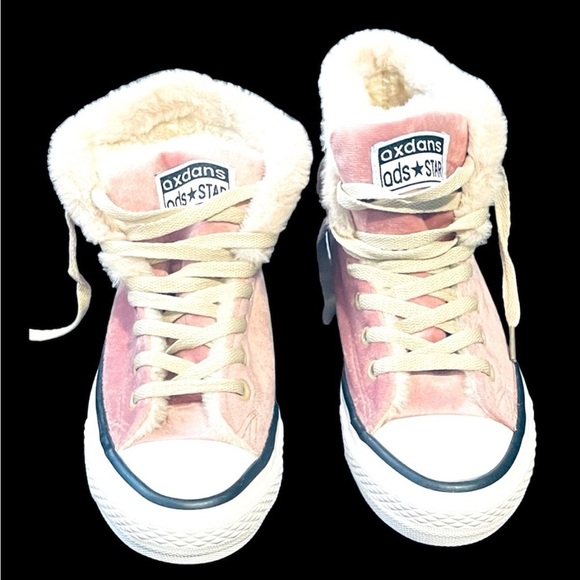 šwomenās Oxdans pink fur lined sneakers. - Picture 2 of 9